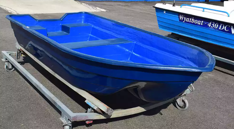 Стеклопластиковая лодка Neman-340 (тримаран) в Екатеринбурге