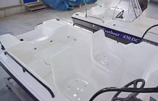Комбинированный катер Wyatboat-430 M в Екатеринбурге