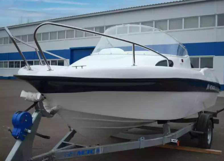 Стеклопластиковый катер Neman-530 с каютой в Екатеринбурге