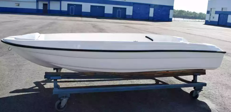 Стеклопластиковая лодка Пингвин (тримаран) в Екатеринбурге