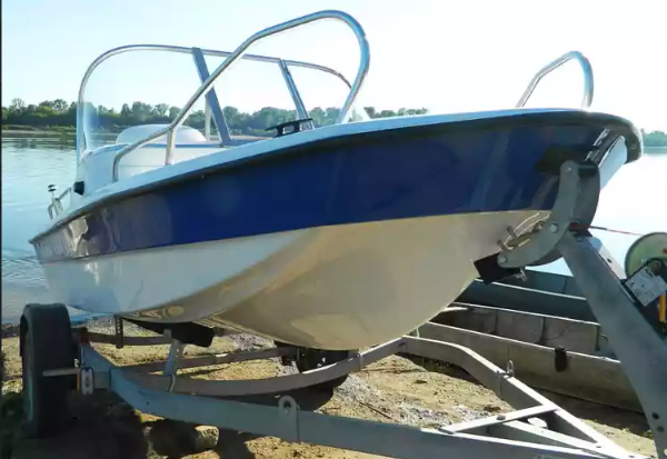 Стеклопластиковый катер Wyatboat-430 DC (тримаран) в Екатеринбурге