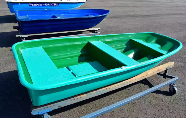 Стеклопластиковая лодка Старт (тримаран) в Екатеринбурге