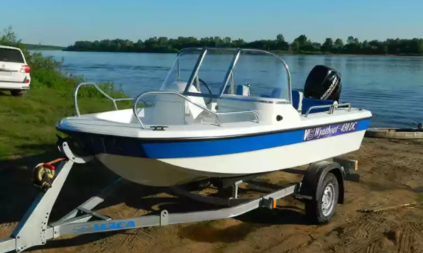 Стеклопластиковый катер Wyatboat-430 DC (тримаран) в Екатеринбурге