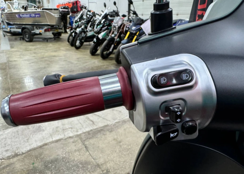 Скутер PROMAX Miami 240 (49) в Екатеринбурге