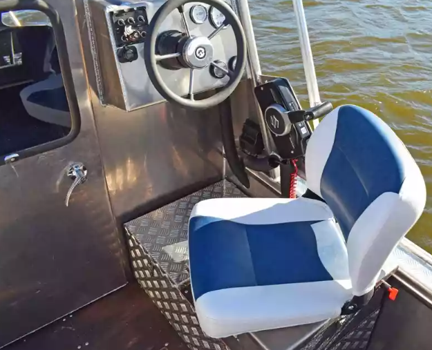 Алюминиевый катер Неман 550 с каютой в Екатеринбурге