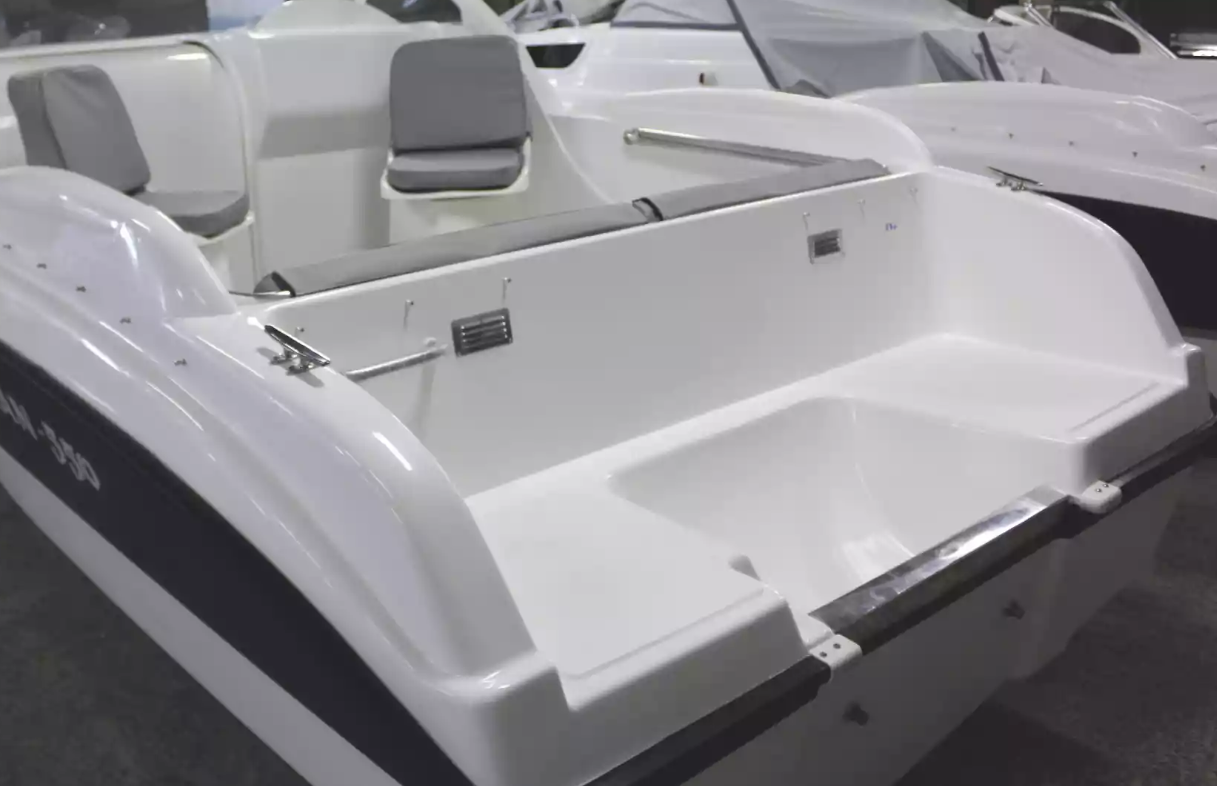 Стеклопластиковый катер Neman-550 с каютой в Екатеринбурге