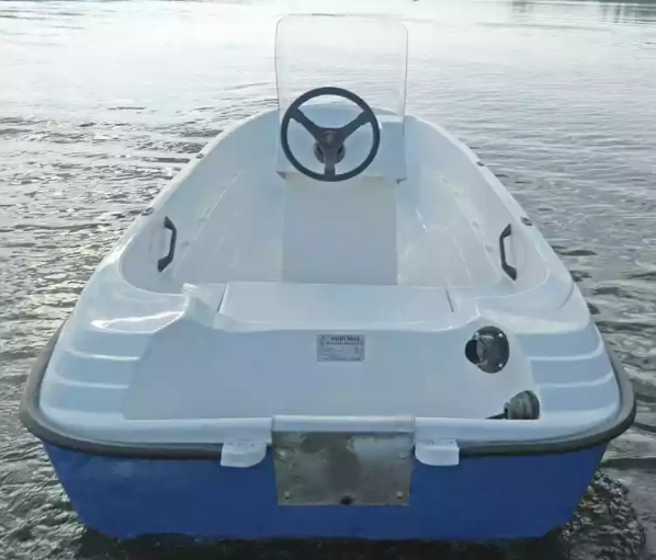 Стеклопластиковая лодка Пингвин с консолью (тримаран) в Екатеринбурге