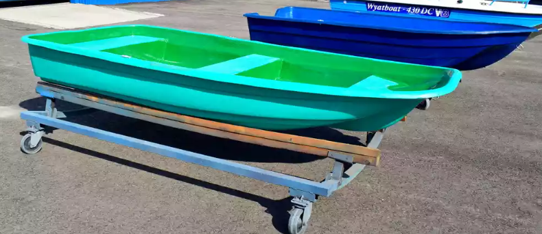 Стеклопластиковая лодка Старт (тримаран) в Екатеринбурге