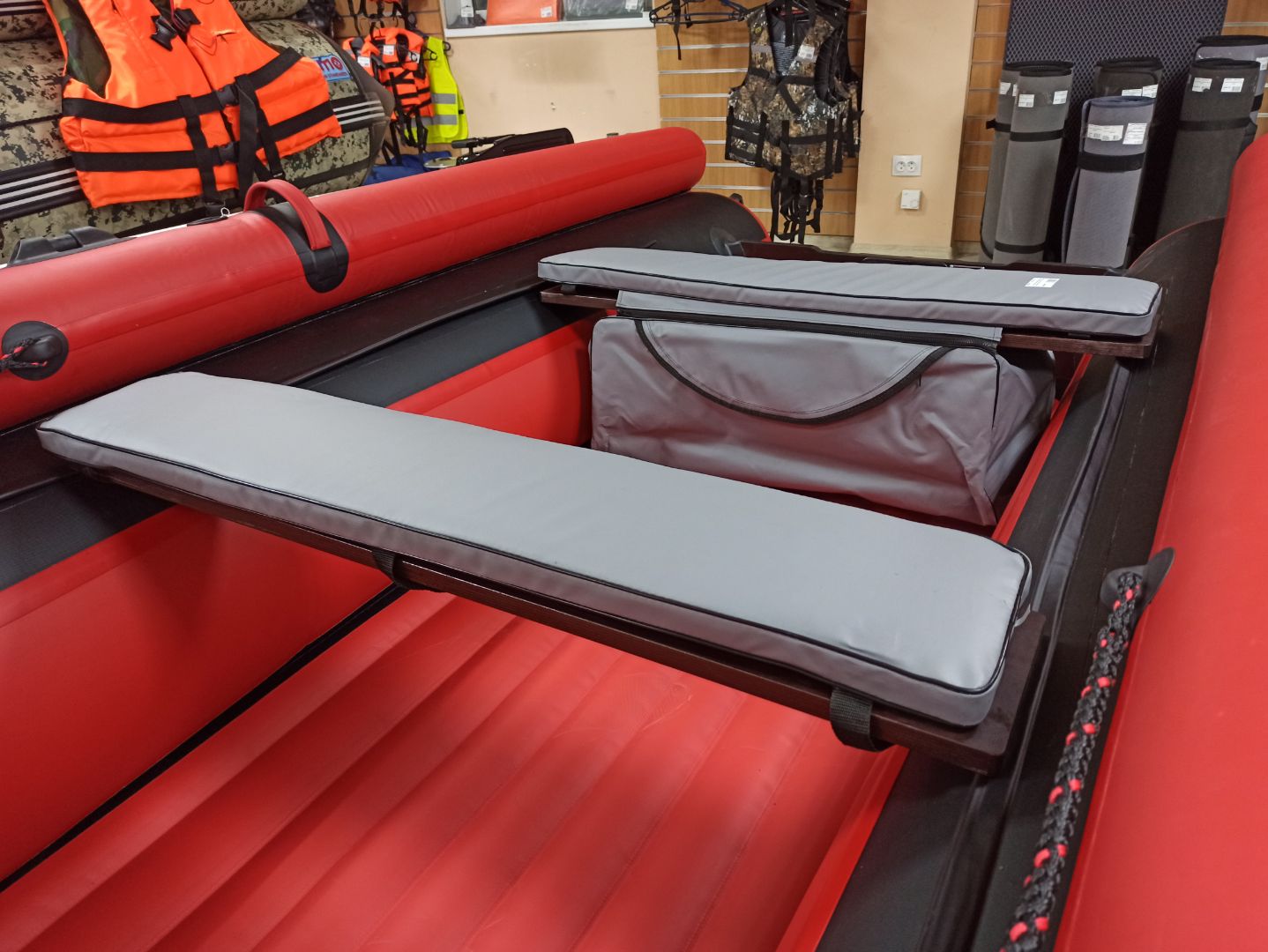 КОМПЛЕКТ МЯГКИХ НАКЛАДОК С СУМКОЙ ДЛЯ ЛОДОК 90Х20 СЕРЫЙ в Екатеринбурге