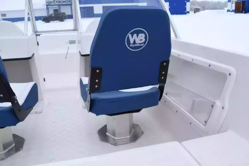 Стеклопластиковый катер Wyatboat-430DCМ (килевая) в Екатеринбурге