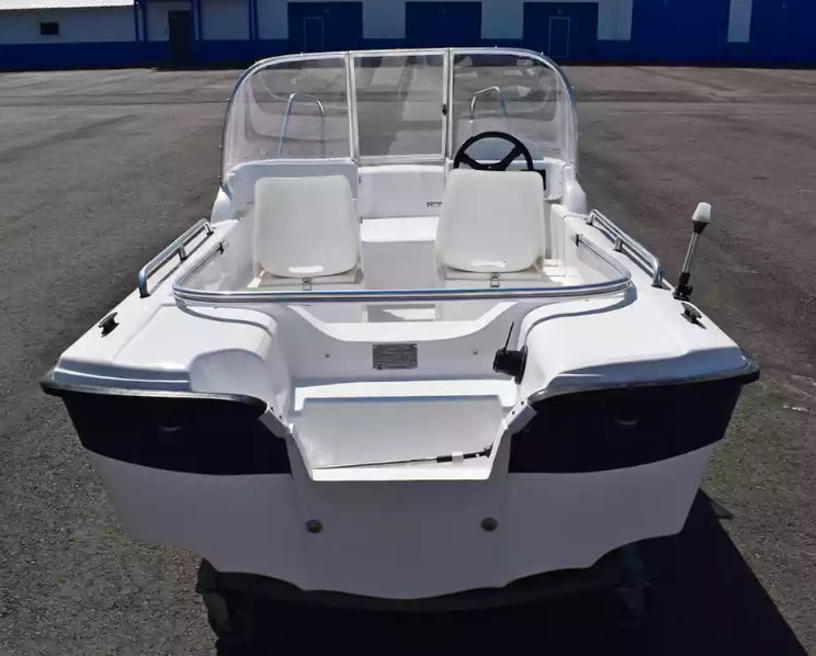 Стеклопластиковый катер Wyatboat-430 DC (тримаран) в Екатеринбурге