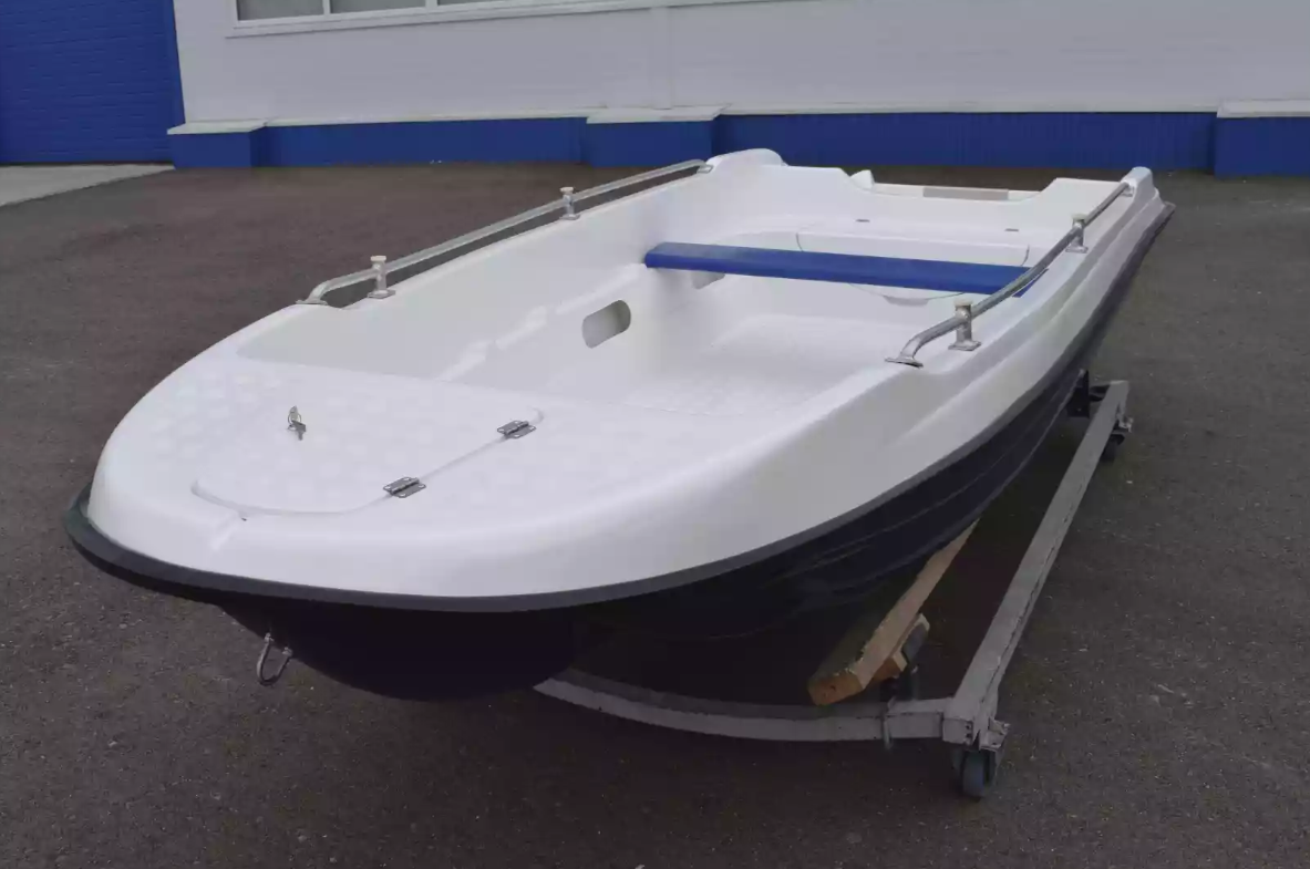 Стеклопластиковая лодка Пингвин New (тримаран) в Екатеринбурге