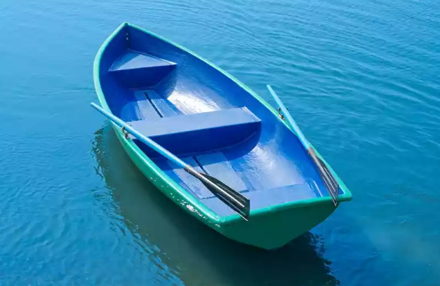 Стеклопластиковая лодка Дельфин в Екатеринбурге