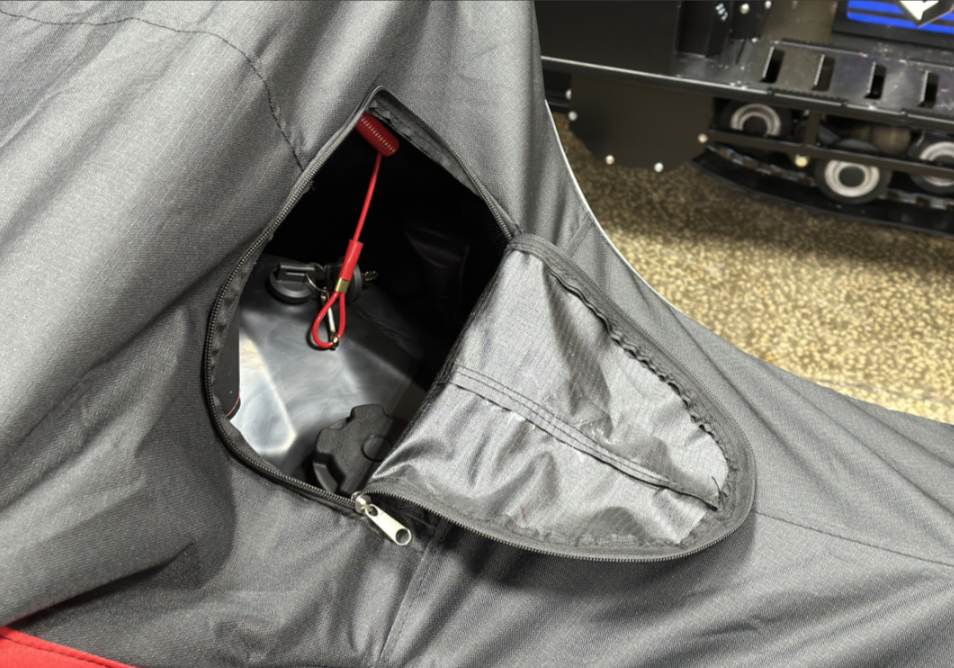 Чехол транспорт. снегохода IKUDZO HUNTER черно-красный Оксфорд ПРЕМИУМ качества с лого IKUDZO в Екатеринбурге