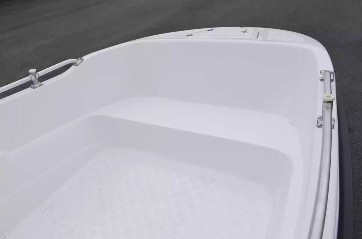 Стеклопластиковая лодка Пингвин New (тримаран) в Екатеринбурге