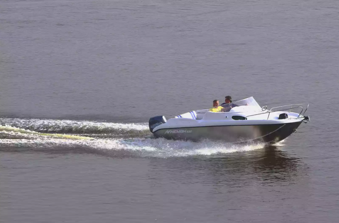 Комбинированный катер Neman-530 с каютой в Екатеринбурге