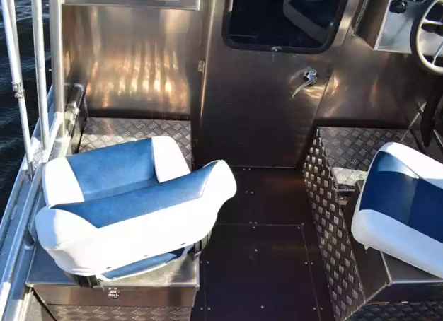 Алюминиевый катер Неман 550 с каютой в Екатеринбурге