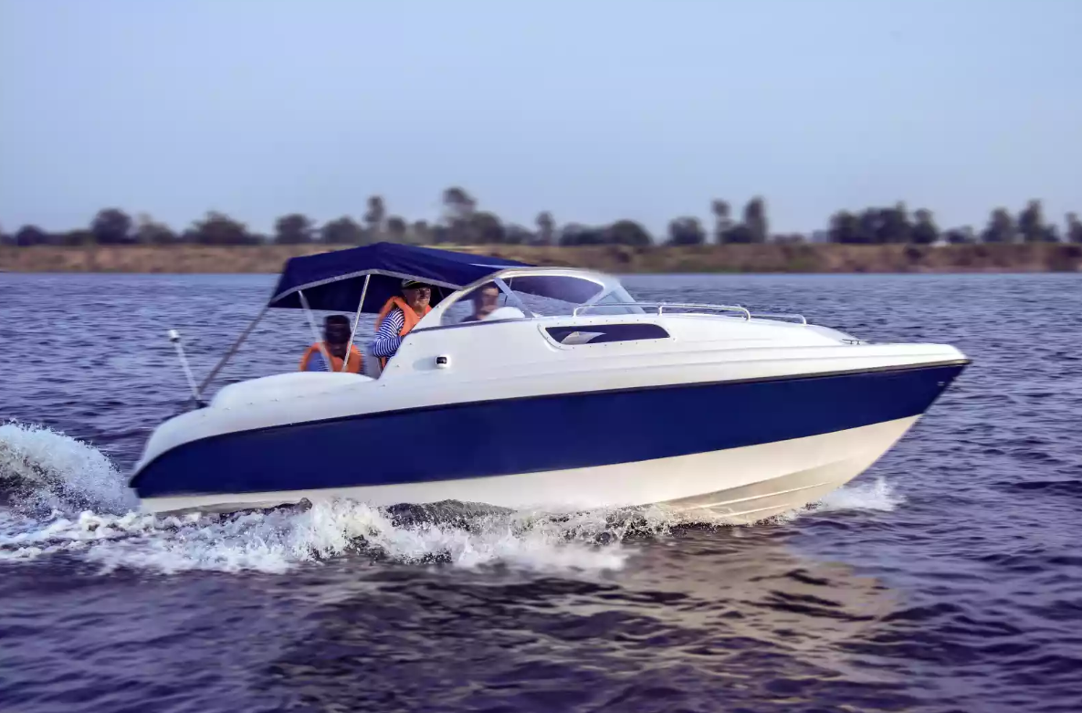 Стеклопластиковый катер Neman-550 с каютой в Екатеринбурге