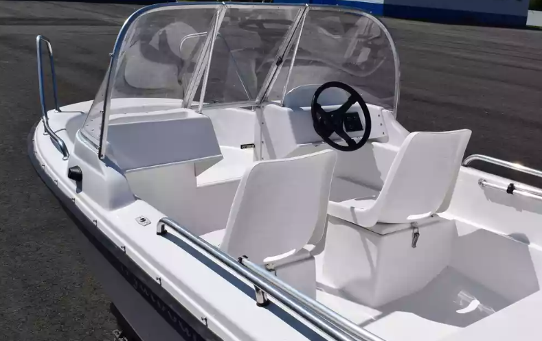 Стеклопластиковый катер Wyatboat-430 DC (тримаран) в Екатеринбурге