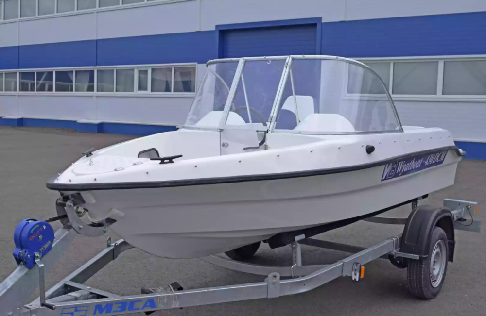 Стеклопластиковый катер Wyatboat-430DCМ (килевая) в Екатеринбурге