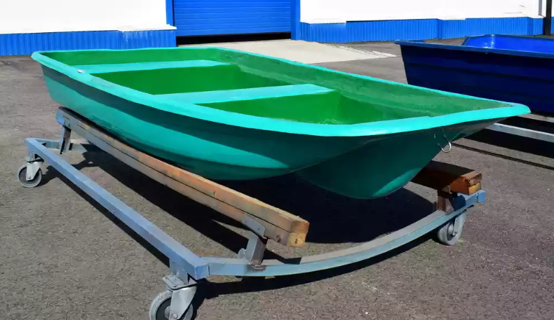 Стеклопластиковая лодка Старт (тримаран) в Екатеринбурге