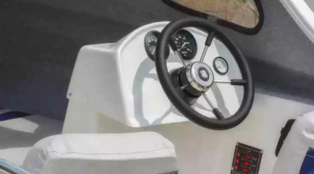 Стеклопластиковый катер Wyatboat-3 П (полурубка) в Екатеринбурге