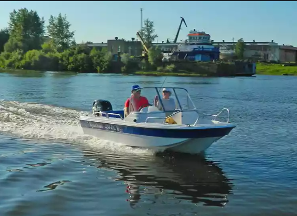 Стеклопластиковый катер Wyatboat-430 DC (тримаран) в Екатеринбурге