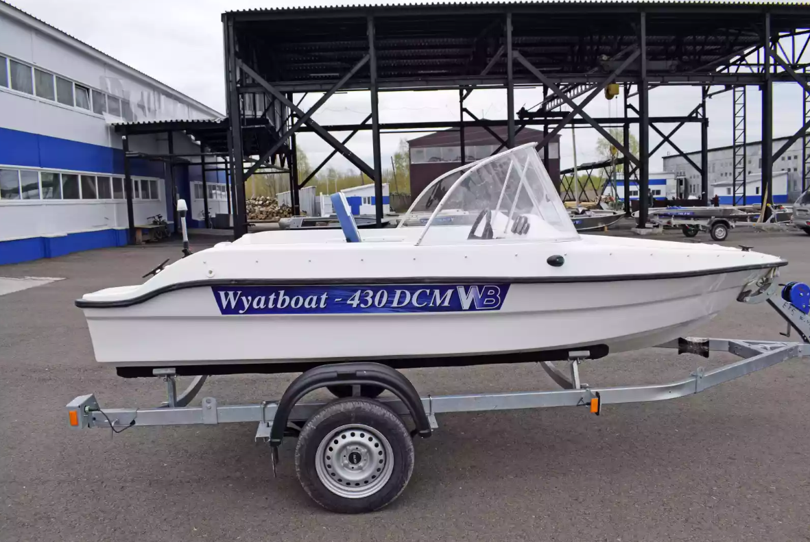 Стеклопластиковый катер Wyatboat-430DCМ (килевая) в Екатеринбурге
