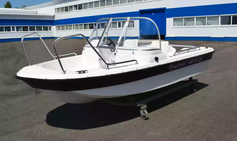 Стеклопластиковый катер Wyatboat-430 DC (тримаран) в Екатеринбурге