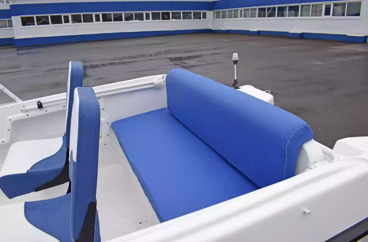 Стеклопластиковый катер Wyatboat-430DCМ (килевая) в Екатеринбурге