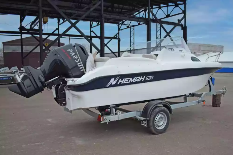 Стеклопластиковый катер Neman-530 с каютой в Екатеринбурге
