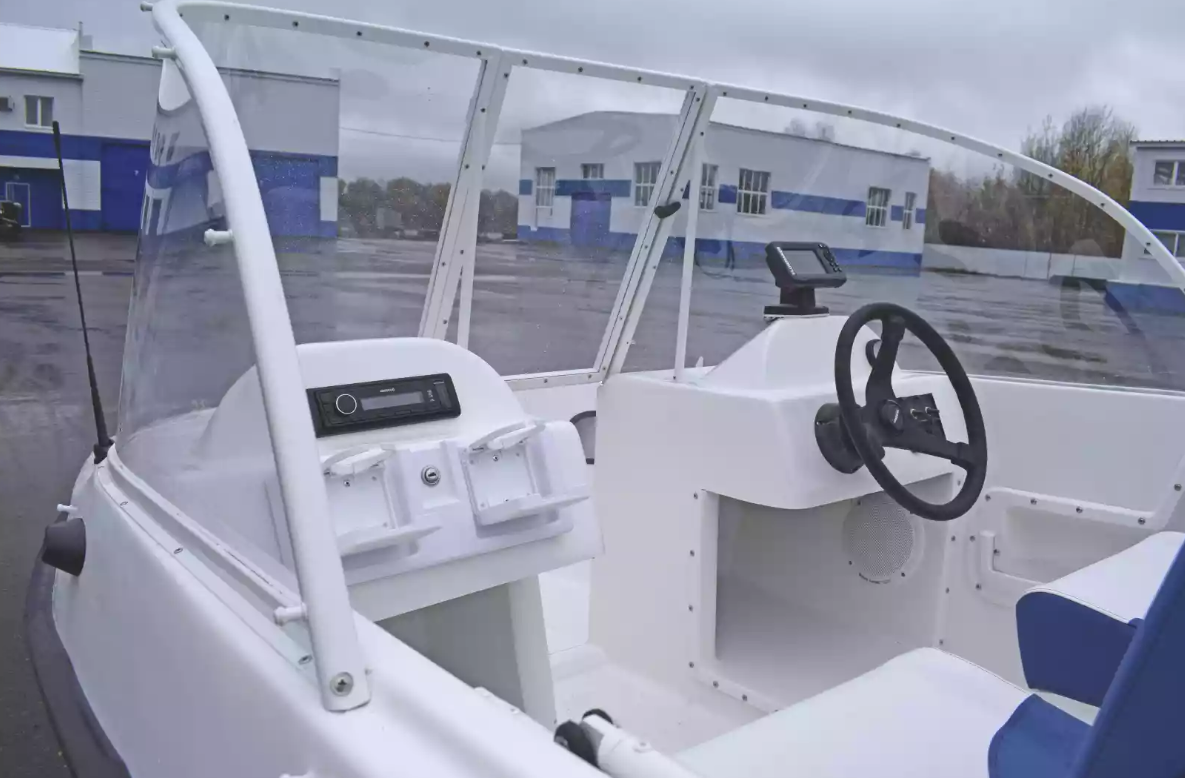 Стеклопластиковый катер Wyatboat-430DCМ (килевая) в Екатеринбурге