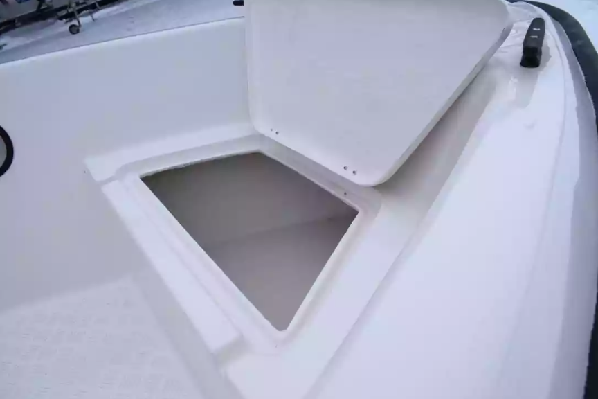 Стеклопластиковый катер Wyatboat-430DCМ (килевая) в Екатеринбурге