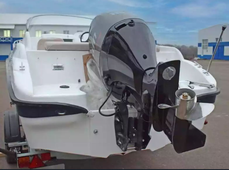 Стеклопластиковый катер Neman-530 с каютой в Екатеринбурге