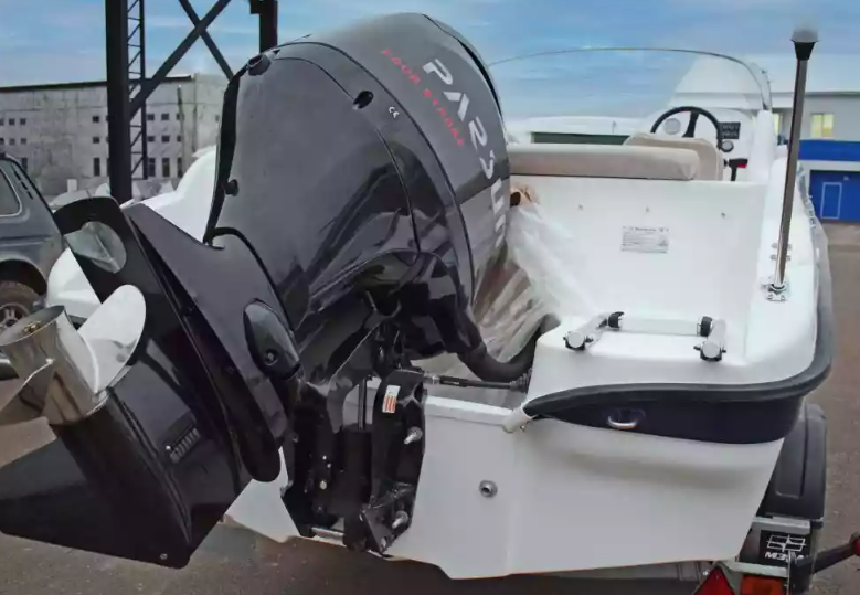 Стеклопластиковый катер Neman-530 с каютой в Екатеринбурге