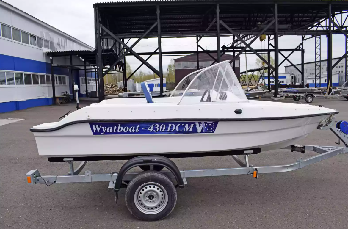 Стеклопластиковый катер Wyatboat-430DCМ (килевая) в Екатеринбурге