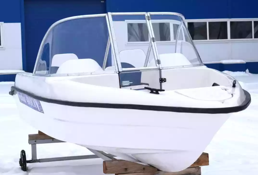 Стеклопластиковый катер Wyatboat-430DCМ (килевая) в Екатеринбурге