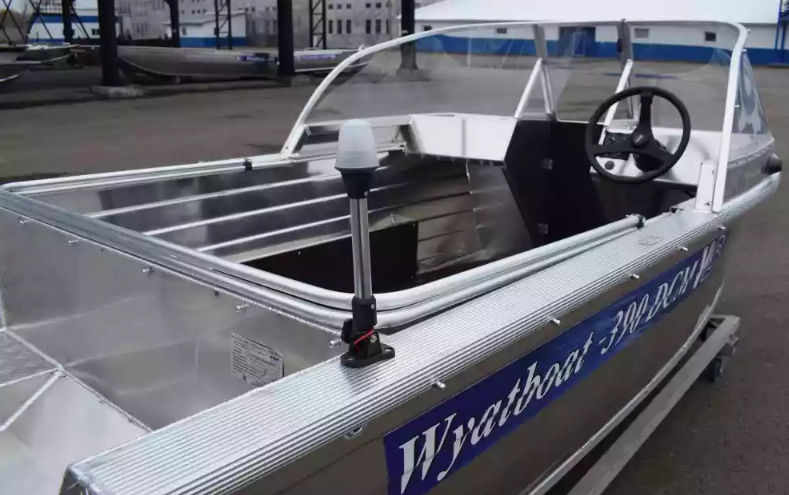 Алюминиевый катер Wyatboat-390 DCM Увеличенный борт в Екатеринбурге