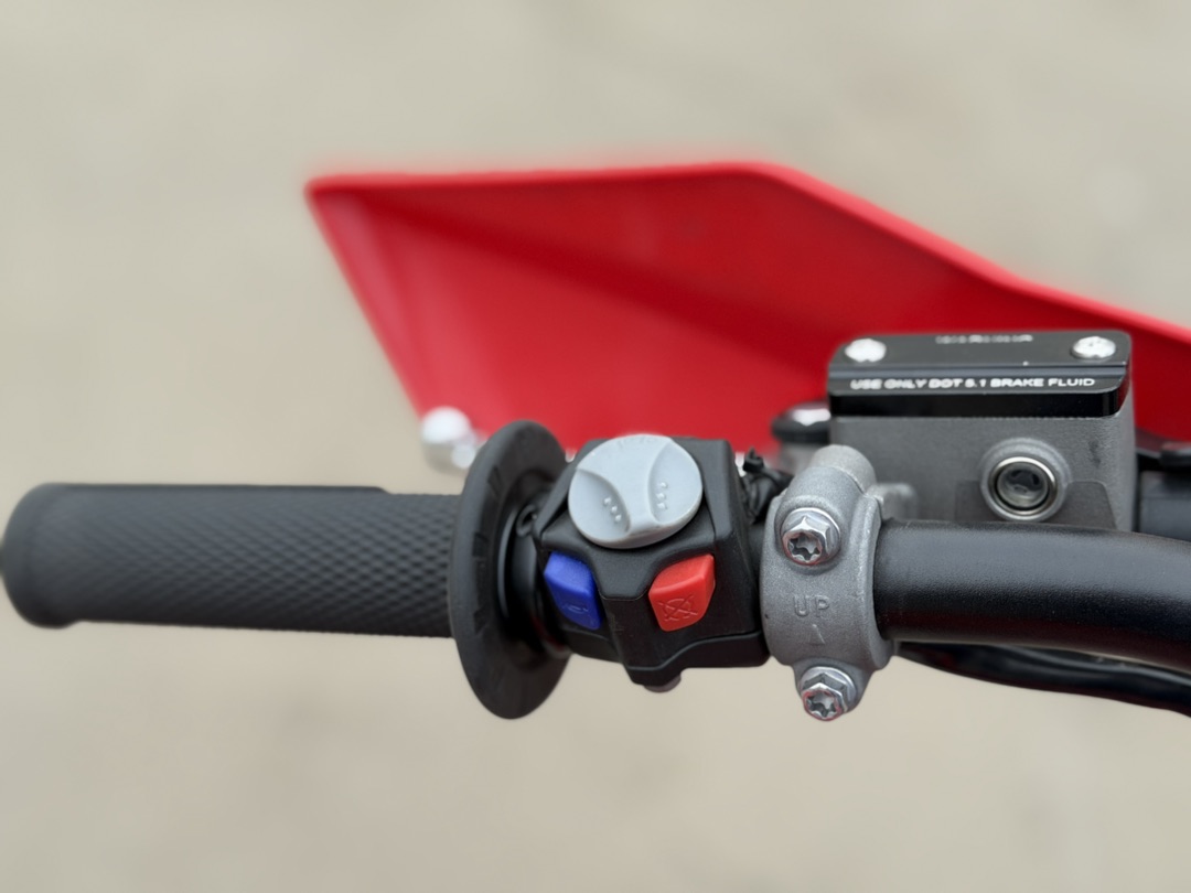 Кроссовый мотоцикл (эндуро) PROMAX WOLVERINE 302 2T EFI в Екатеринбурге