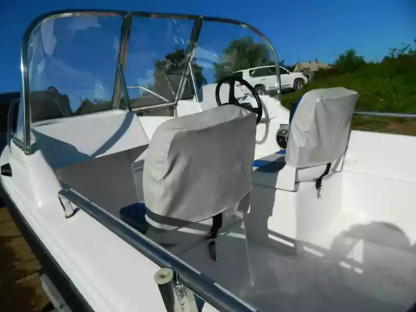 Стеклопластиковый катер Wyatboat-430 DC (тримаран) в Екатеринбурге