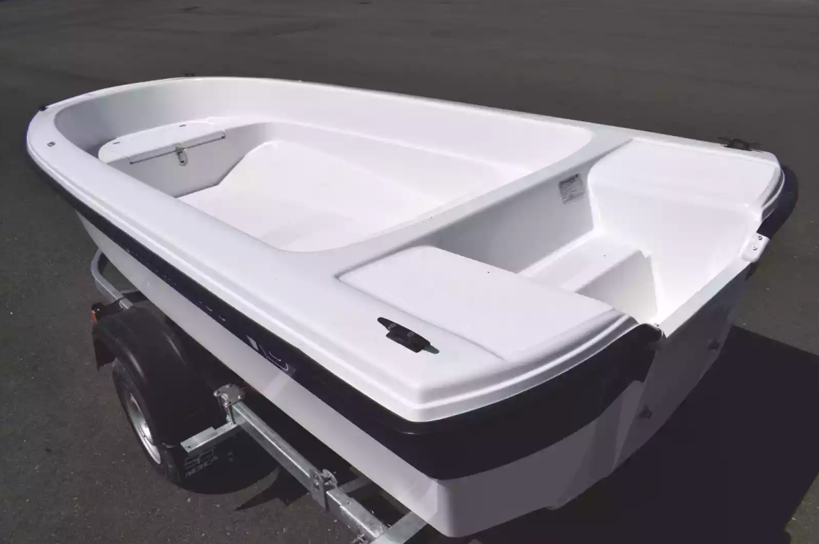 Стеклопластиковая лодка Wyatboat 430 тримаран в Екатеринбурге