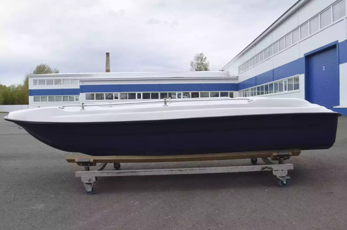 Стеклопластиковая лодка Пингвин New (тримаран) в Екатеринбурге