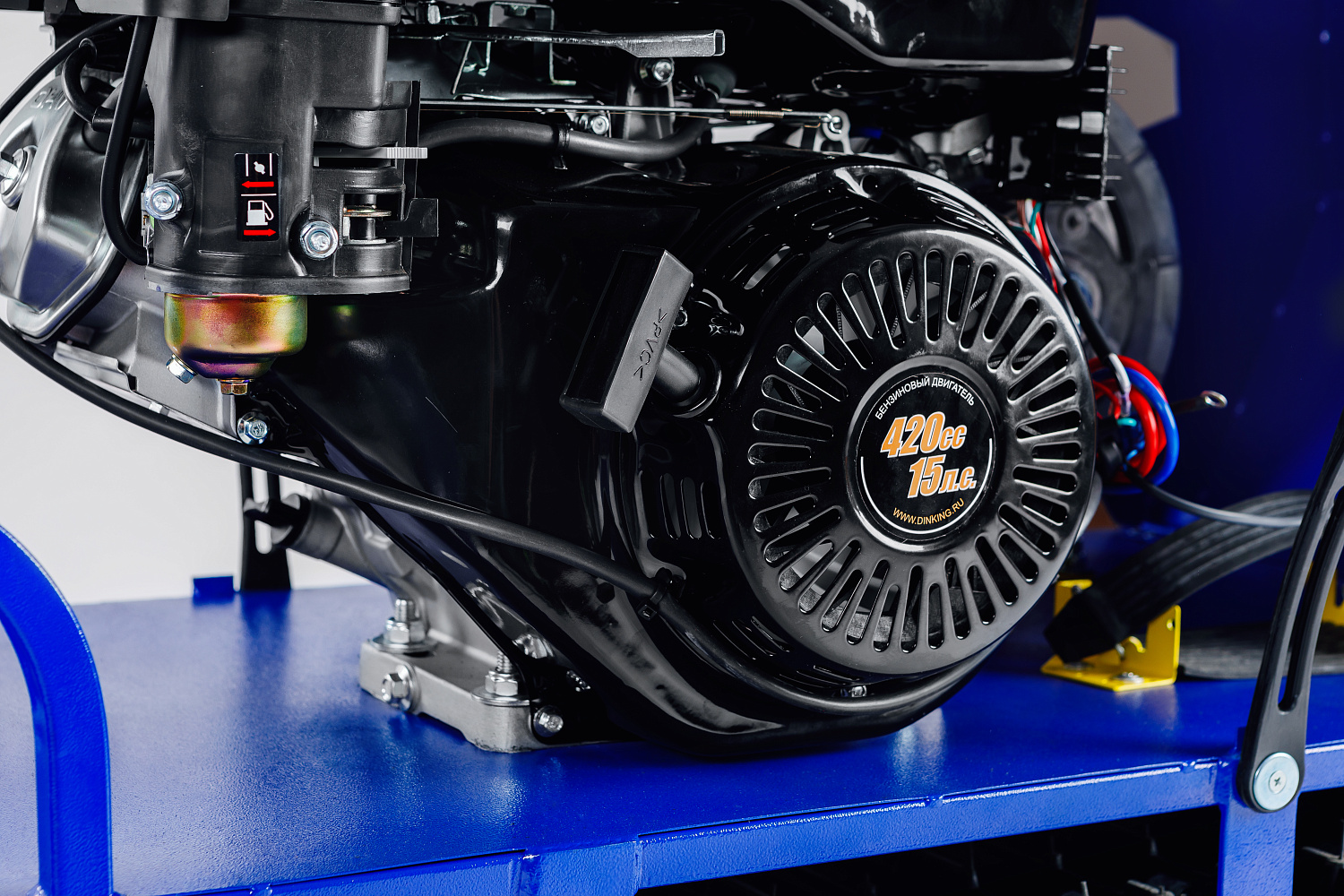 Мотобуксировщик SNOW DOG 17 с эл. запуском (DINKING) в Екатеринбурге